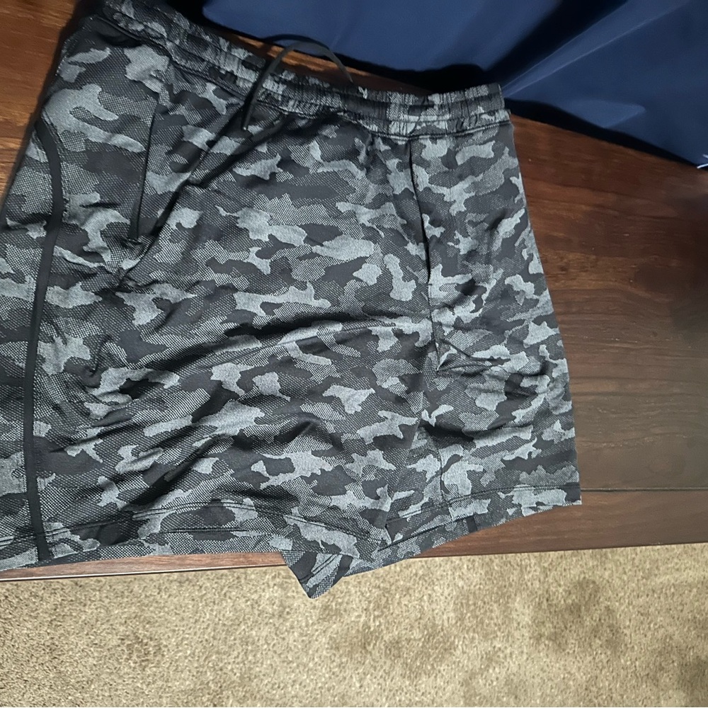 Lululemon Pacebreaker Lined 7” shorts Large